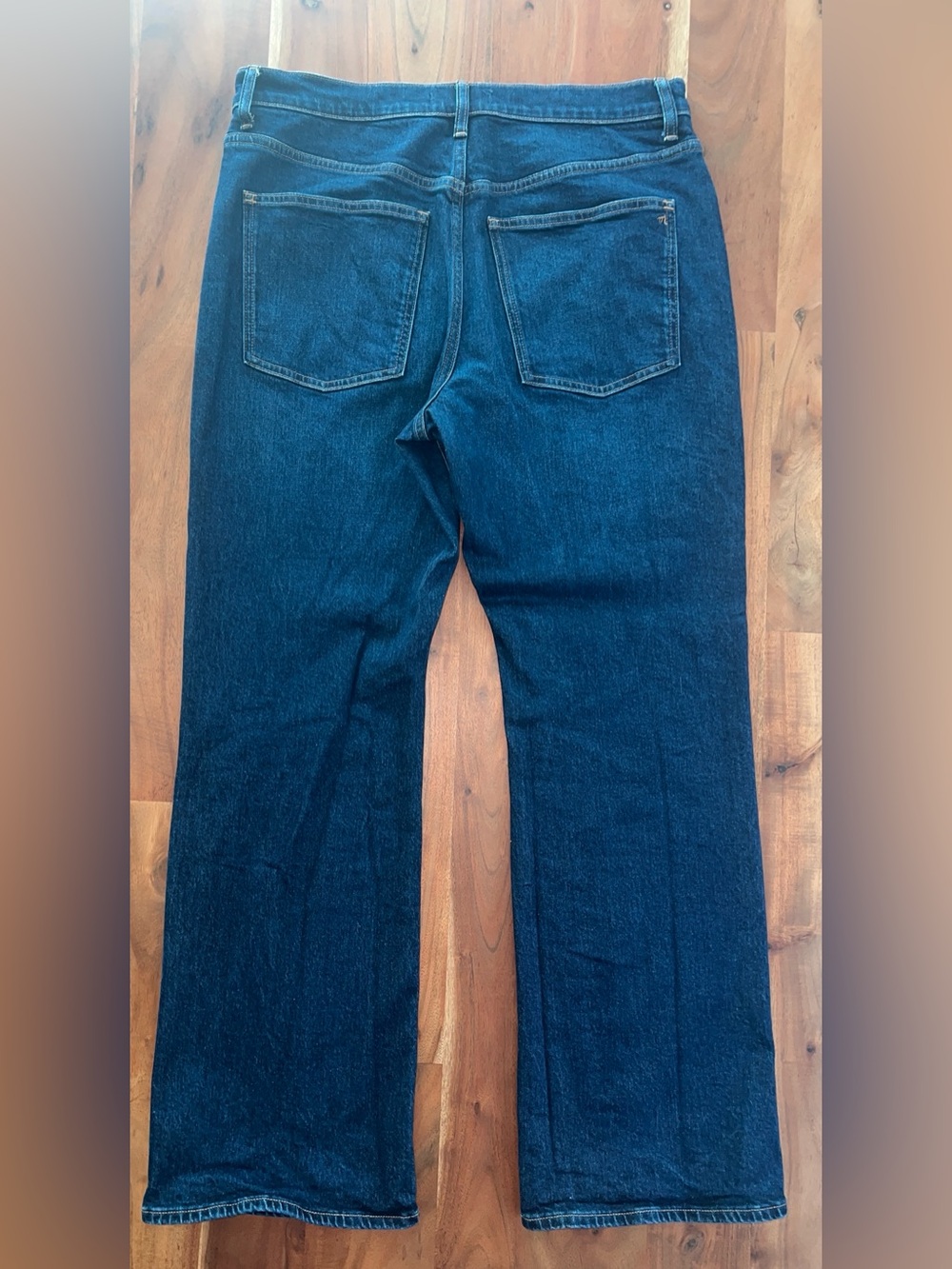 Relaxed Bootcut Jeans - Picture 4 of 4